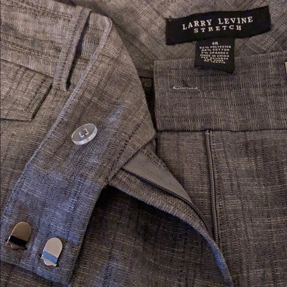 🧨SALE 3/$25‼️ 💋 Larry Levine Stretch Capris💋 - Picture 3 of 7